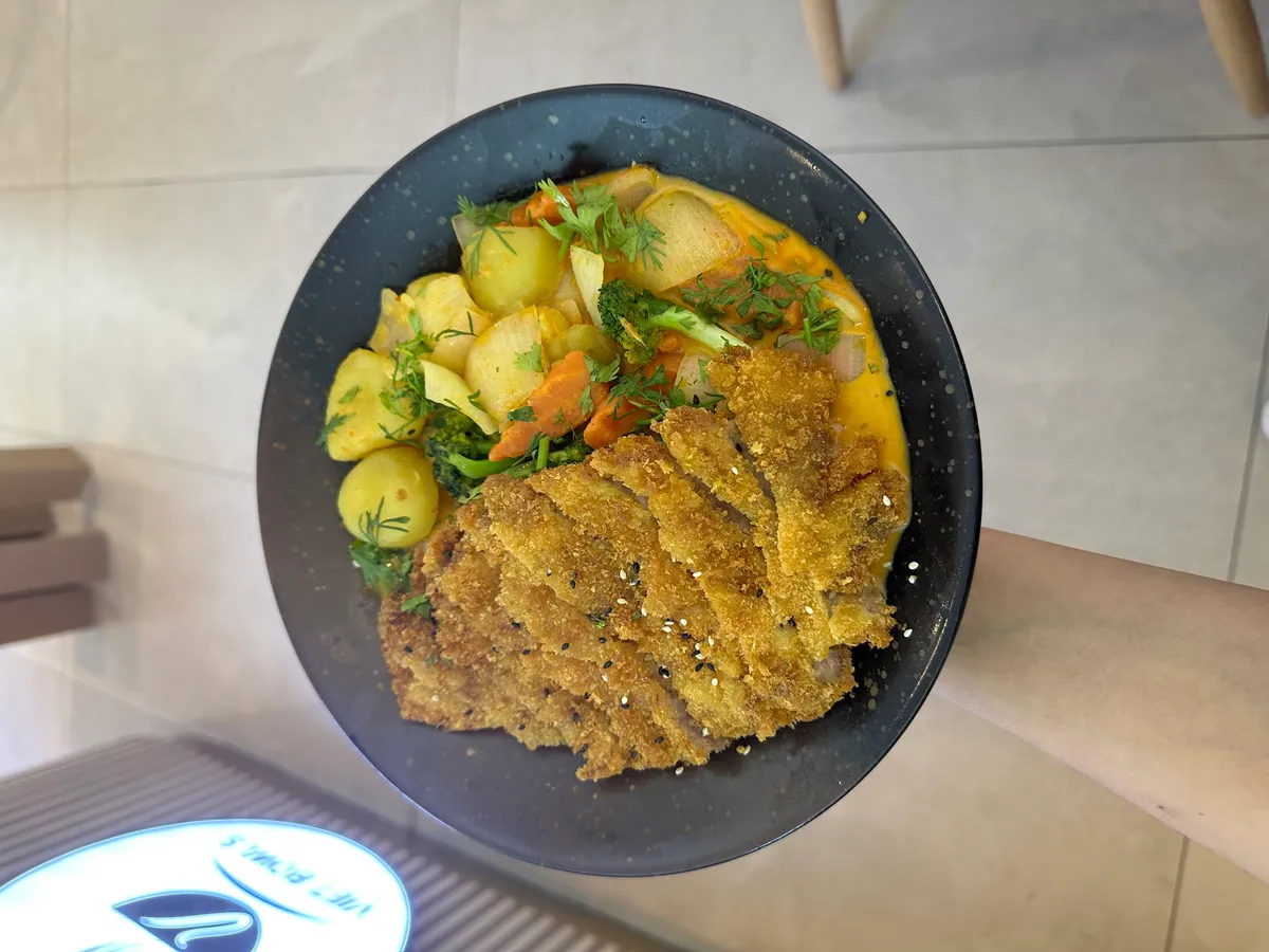 ŠPECIÁLNE MENU : BRAVČOVÉ TONKATSU NA CURRY s ryžou
